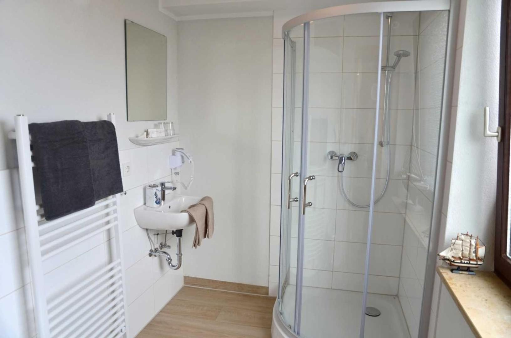 Hotel Zur Seerobbe クックスハーフェン エクステリア 写真